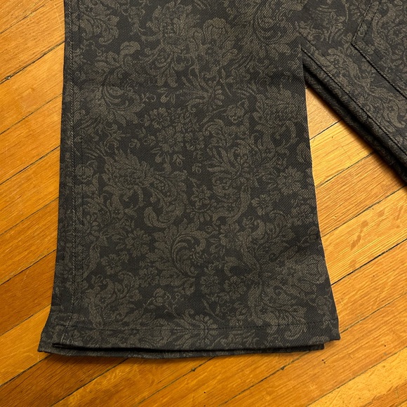 RUTH Brand Floral Jeans in Black and Gray, size 4 - Picture 5 of 6